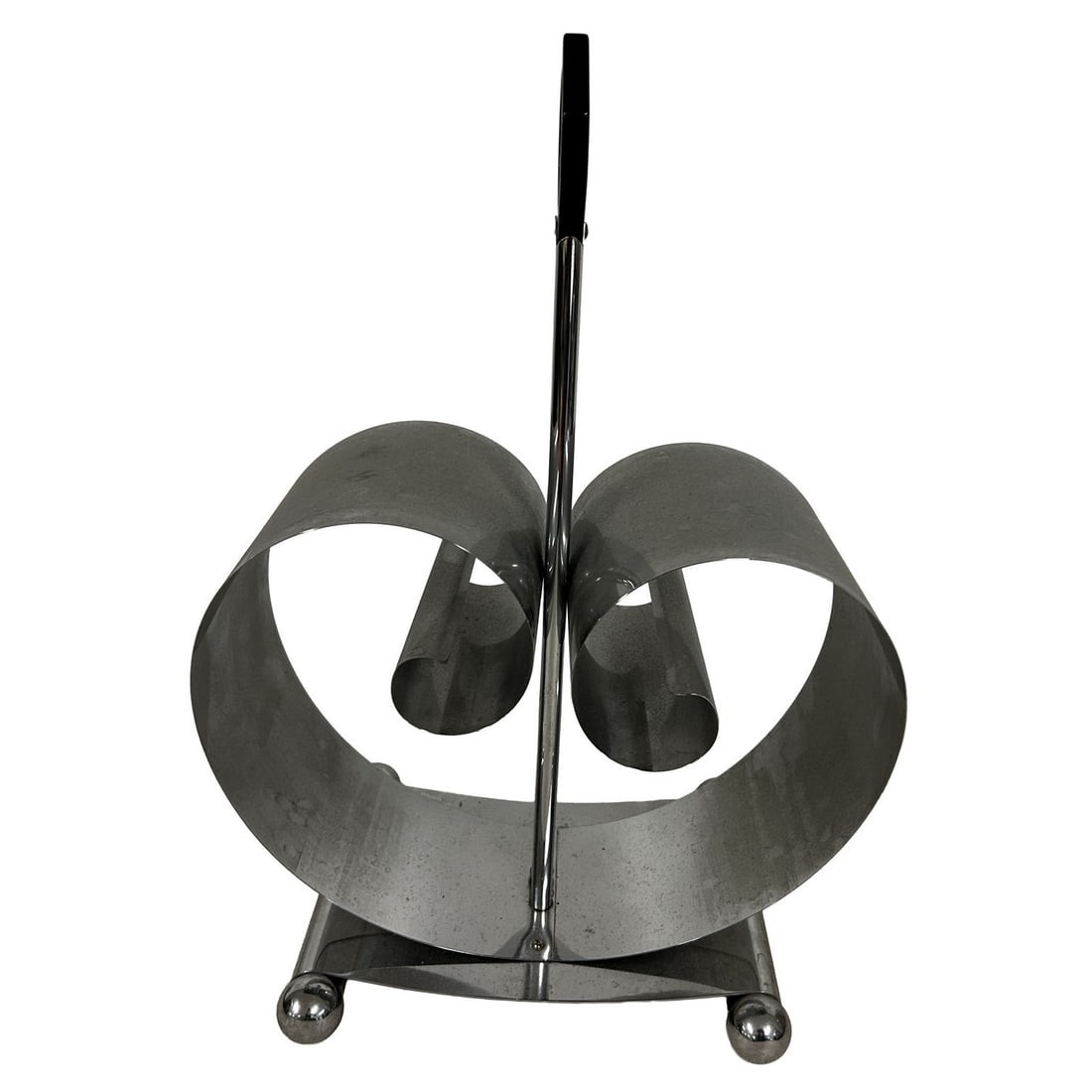 Vintage Art Deco Chrome Revere Magazine Holder: Vintage Art Deco Heart-Shaped Chrome Revere Magazine Holder w/ Black Handle. Marked "Revere, Rome, NY" on the Bottom. Condition: Generally Good. Needs Cleaning. Dimensions: H-17.5" x W-12.25" x Depth-