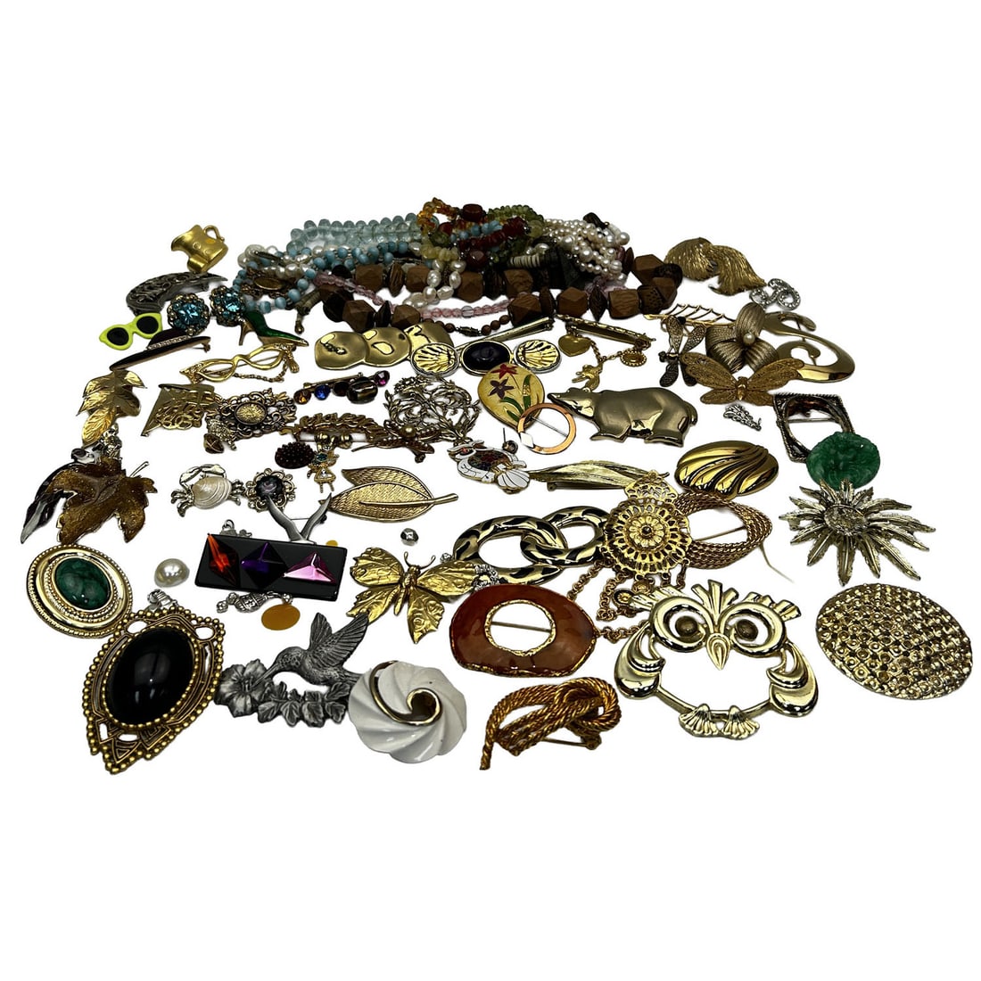 Bag Lot of Costume Jewelry Including Vintage Monet: Bag Lot of Costume Jewelry Including Vintage Kramer, Monet & Others. Condition: As Found. Most Are Generally Good. Dimensions: Various Sizes. Provenance: From a Long Island, NY Home. Please note the a