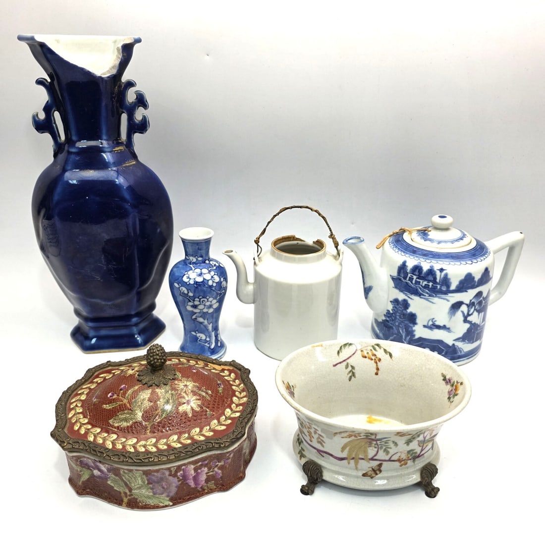 6 Chinese Porcelain Items (1 of 4)