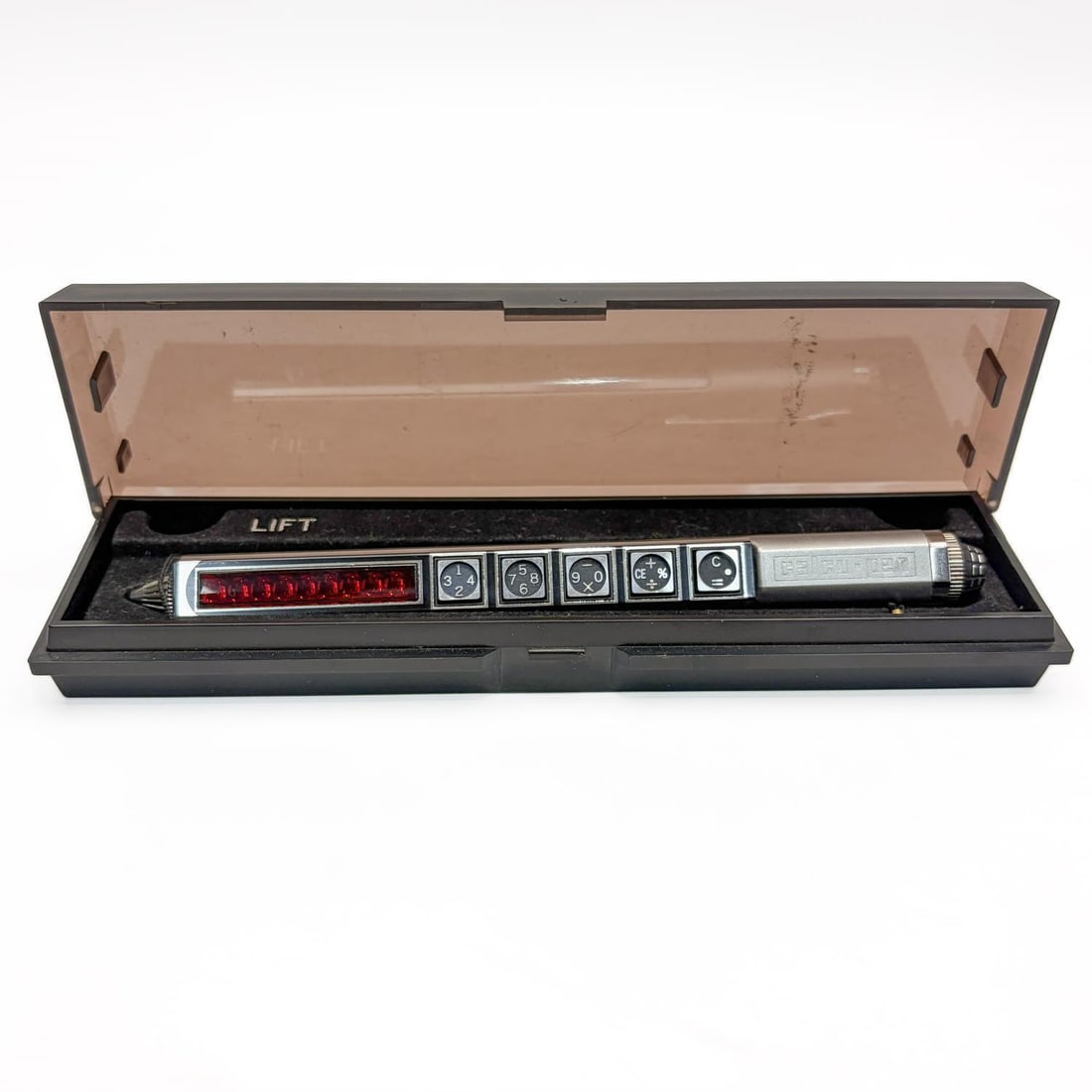 Vintage Satolex Calcu-Pen: Vintage Satolex Calcu-Pen Introduced in 1975 As The World's First Electronic Calculator Made Into a Ball Pen. Made in Japan. In Original Fitted Box. Condition: Appears to Be in Excellent Condition. Ne