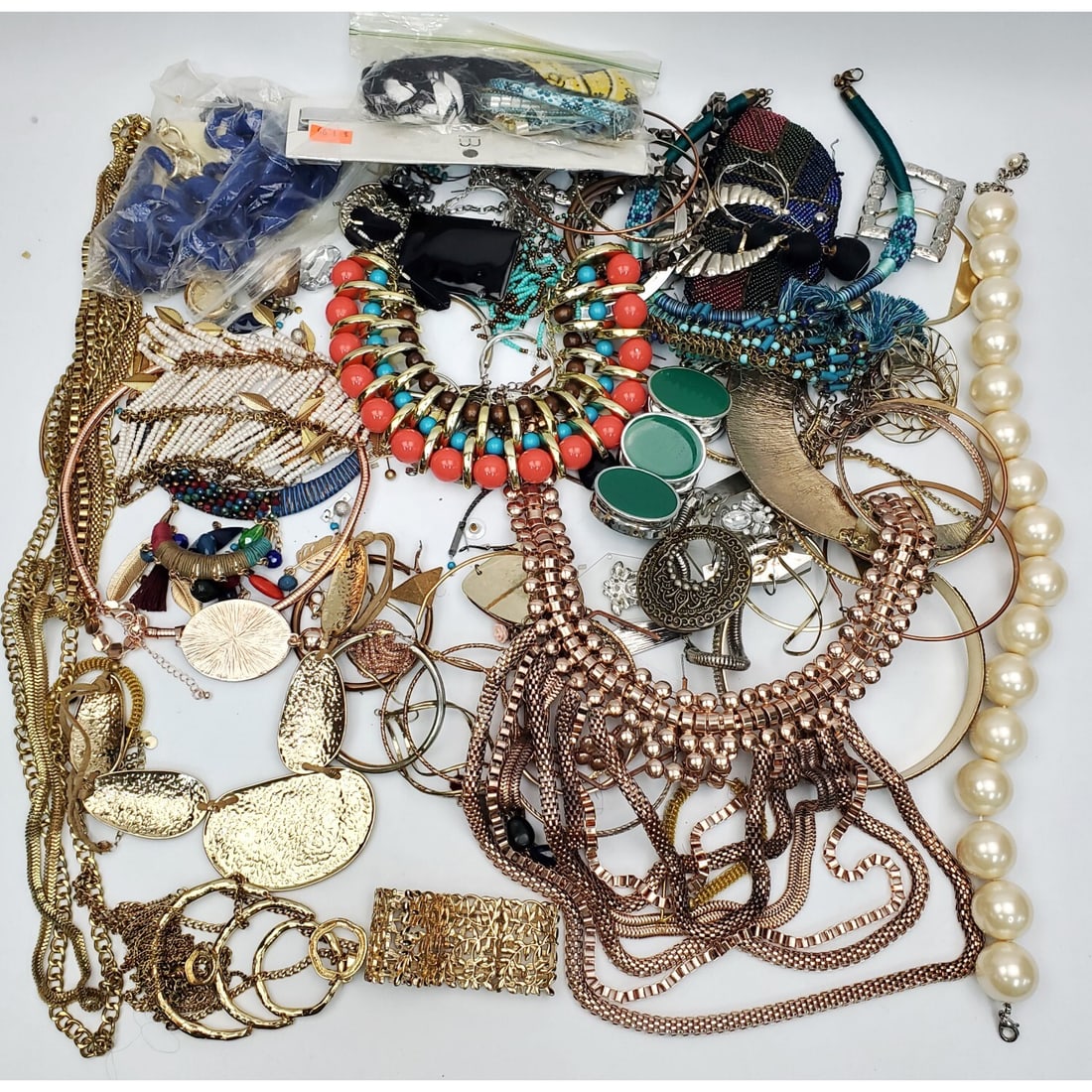 Large Bag Lot of Costume Jewelry: Large Bag Lot of Costume Jewelry. Untested. Condition: Generally Good, As Found. Dimensions: Various Sizes. Provenance: From a Long Island, NY Home. Please note the absence of a Condition Report does 