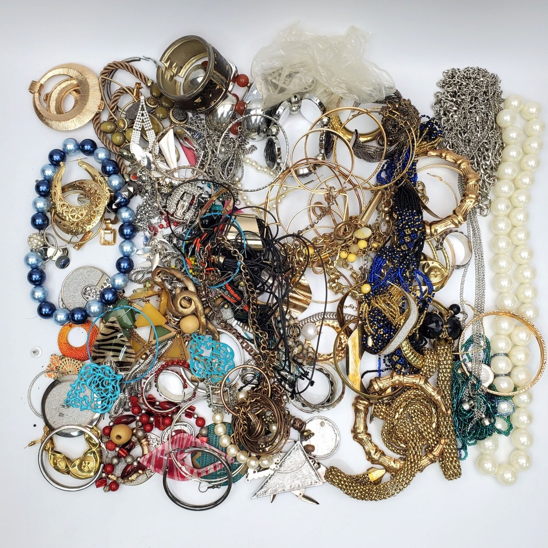 Large Bag Lot of Costume Jewelry: Large Bag Lot of Costume Jewelry. Untested. Condition: Generally Good, As Found. Dimensions: Various Sizes. Provenance: From a Long Island, NY Home. Please note the absence of a Condition Report does