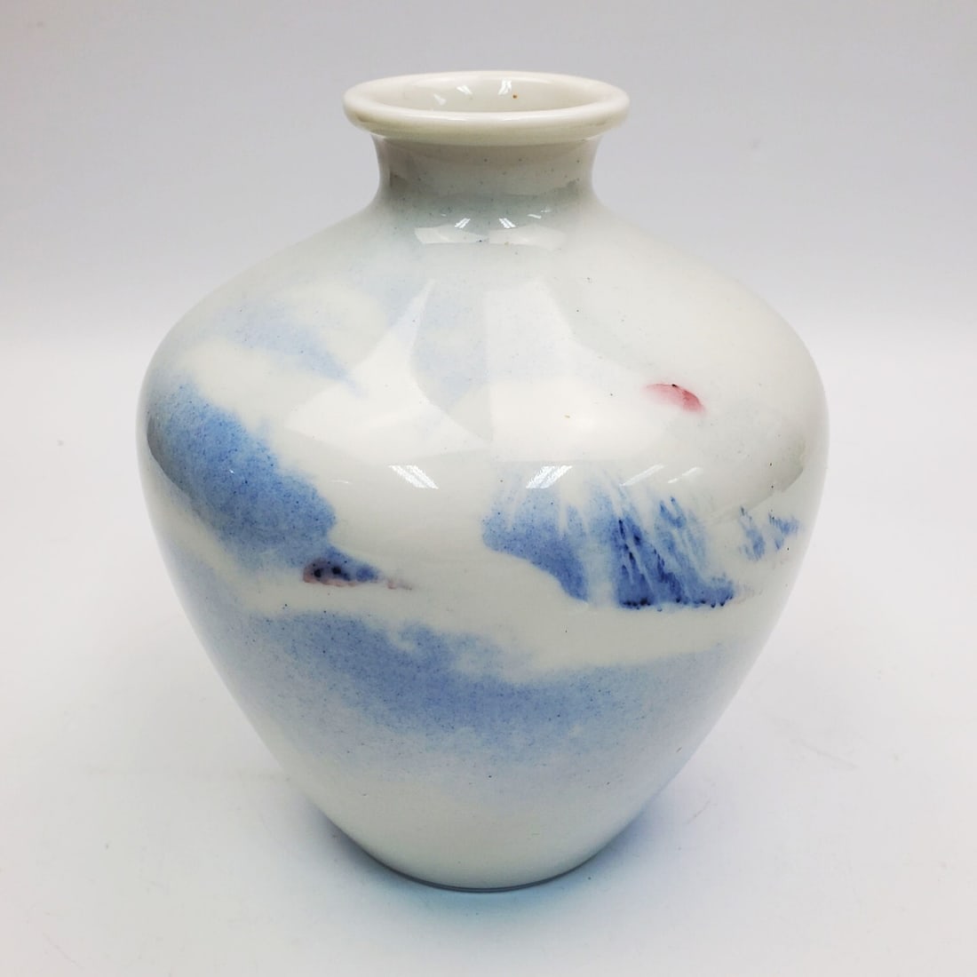 Vintage Japanese Showa Era Porcelain Vase: Vintage Japanese Showa Era Signed Porcelain Vase w/ Blue & White Decorations of Mt. Fuji. Condition: Excellent. Dimensions. H- 6.25" x Dia- 5.75". Provenance: From a Long Island, NY Home. Please note