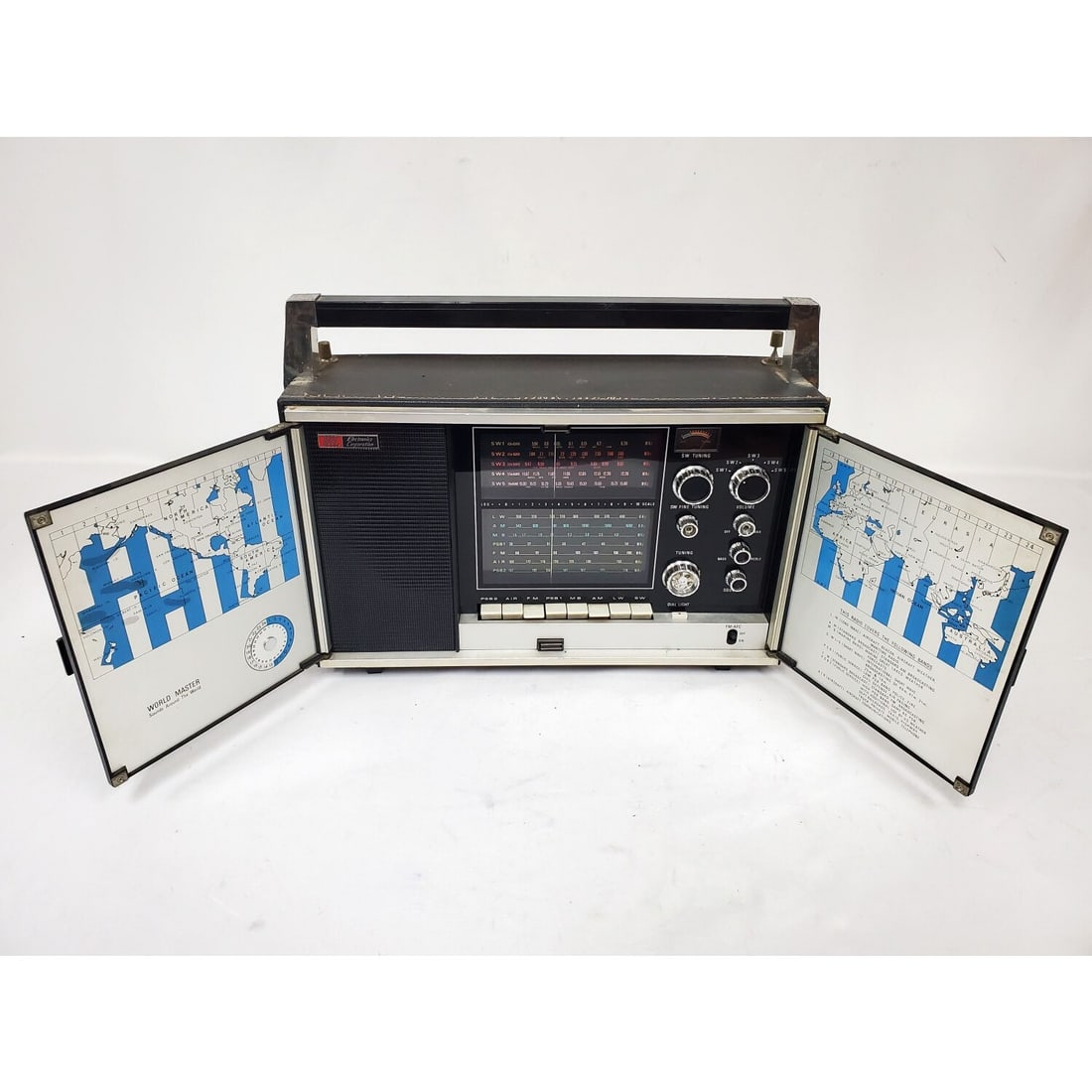 Vintage Ross Electronics World Band Radio 3300: Vintage Ross Electronics Model 3300 World Band Radio c. Late 1960's. Condition: Generally Good & Working Condition. As Found. Dimensions: L-17.25" x D-5.75" x H-13.25. Provenance: From a Long Island, 