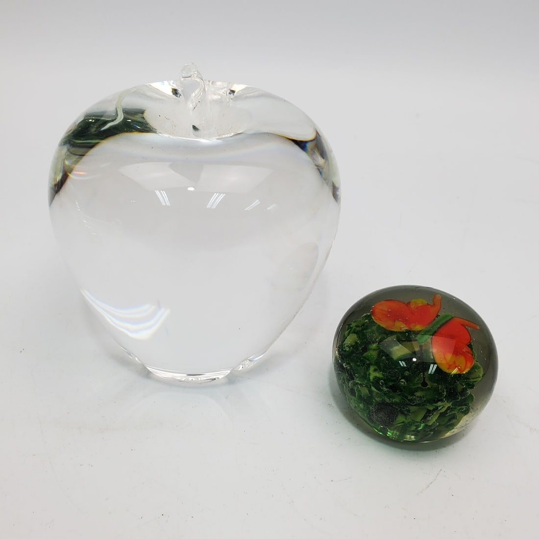 Steuben Glass Apple Paperweight (1 of 3)