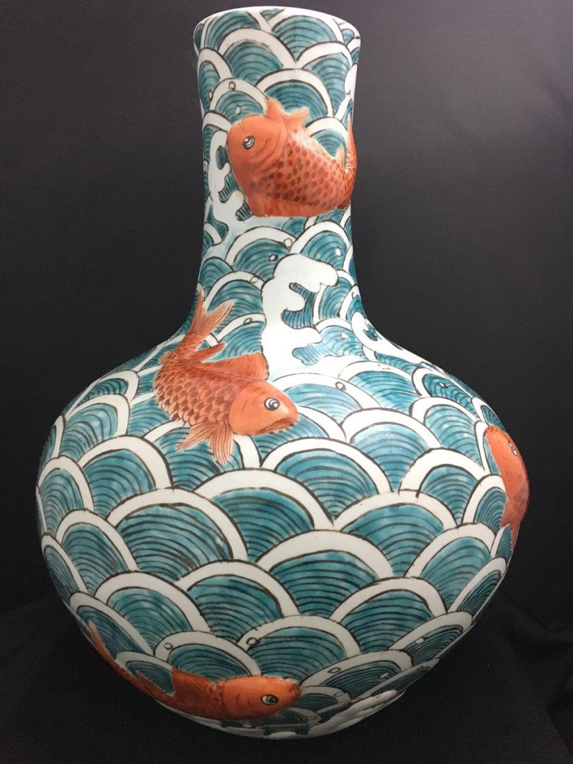 Chinese Large Vase with Fishes (1 of 4)