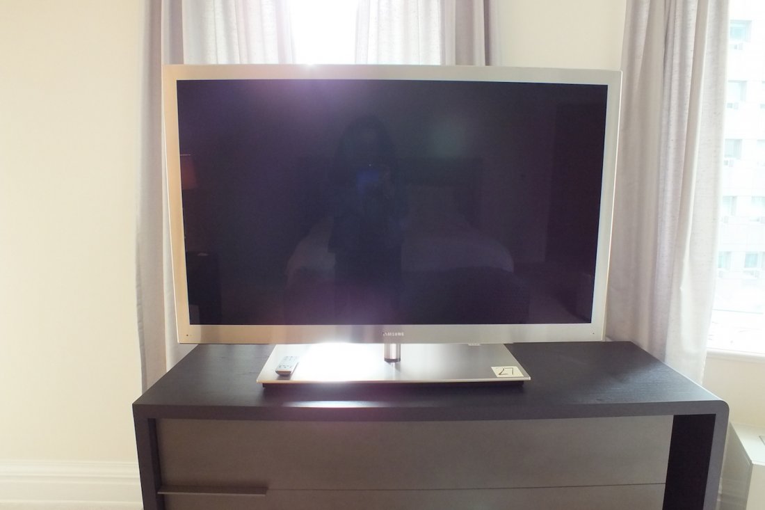 Samsung Ultra Slim flat screen TV 55" (1 of 3)