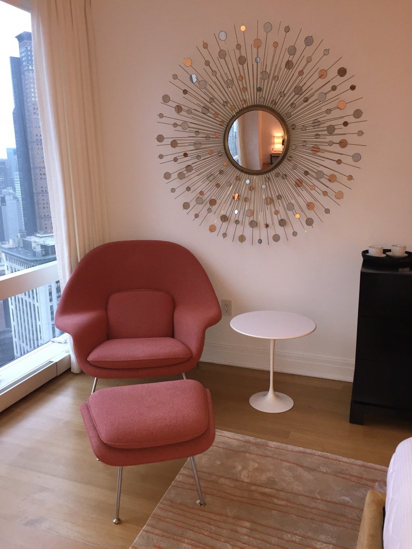 Womb chair and ottoman by Saarinen for Knoll (1 of 4)