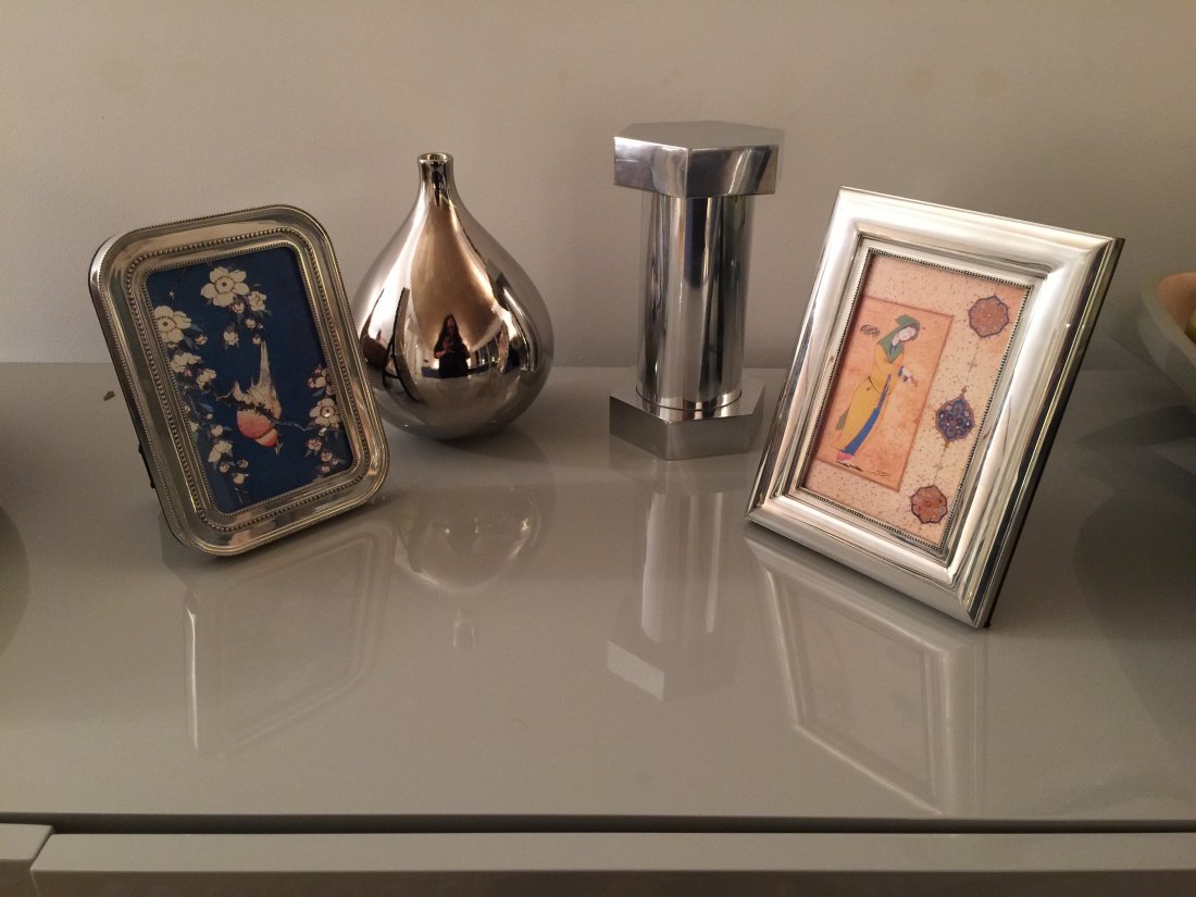 Grouping of accessories, 2 frames, 2 objects (1 of 1)