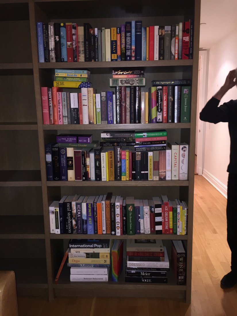 Lot of books: Please see photograph. The approximate quantity is 150 books, among them novels, travel, historical non-fiction, art and coffee table books.