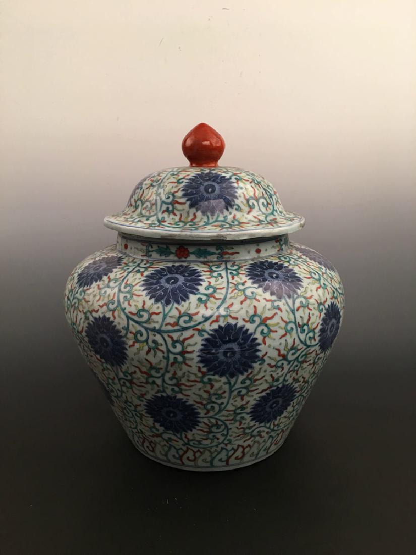 Chinese Ming Wucai Porcelain Jar (1 of 7)