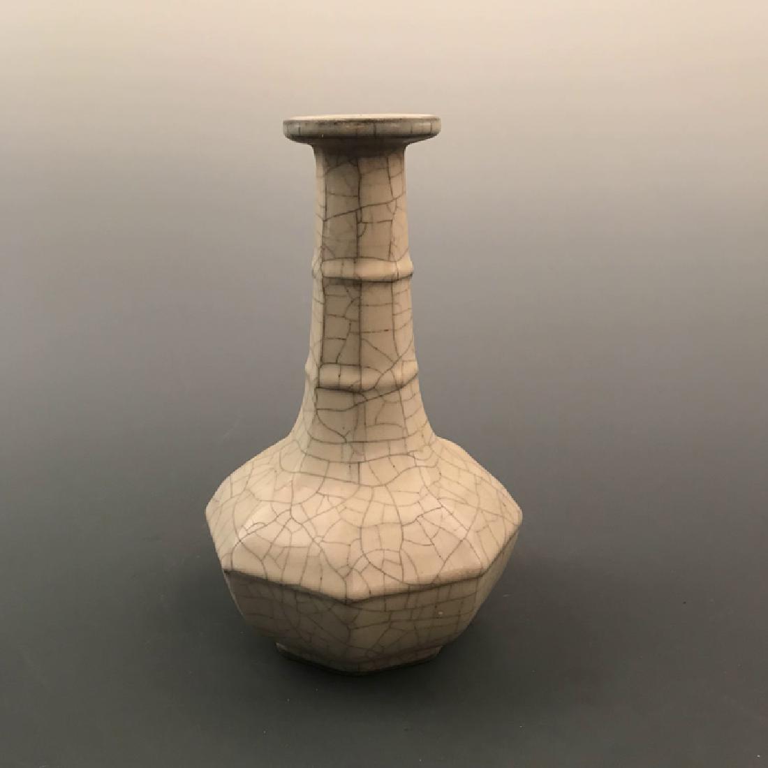 Chinese Guan Yao Long Neck Vase (1 of 8)