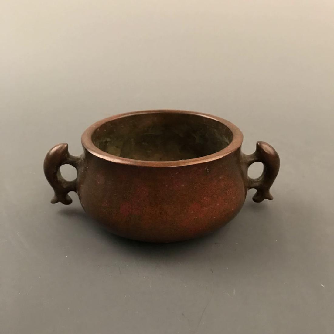 Chinese Xuand Bronze Censer: Chinese Xuand Bronze Censer 2-1/2" H X 6-1/2 W , 2.6 Lbs Shipping: We are able to pack and ship this item to an address in the United States for $30.00 via UPS Ground or USPS Priority Mail. Tracking i