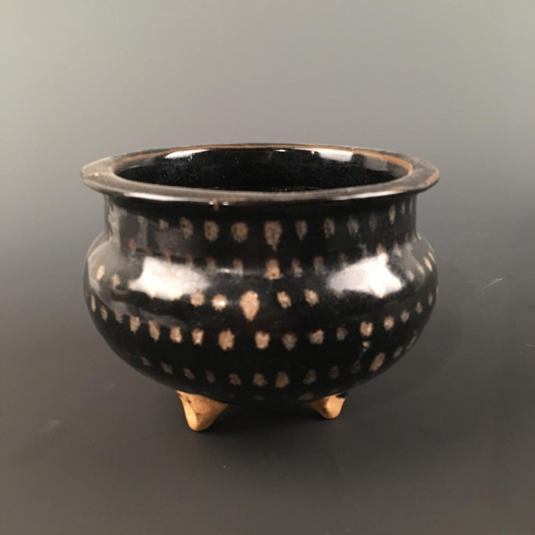 Chinese Jizhou Kiln Tripod Censer: Chinese Jizhou Kiln Tripod Censer 4'' H, 5'' W; 11 lb Shipping: We are able to pack and ship this item to an address in the United States for $20.00 via UPS Ground or USPS Priority Mail. Tracking info