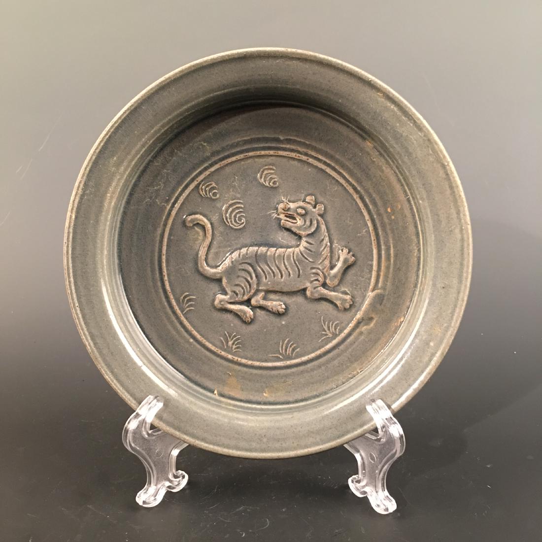 Chinese Celdon Glazed 'Tiger' Tripod Dish (1 of 5)