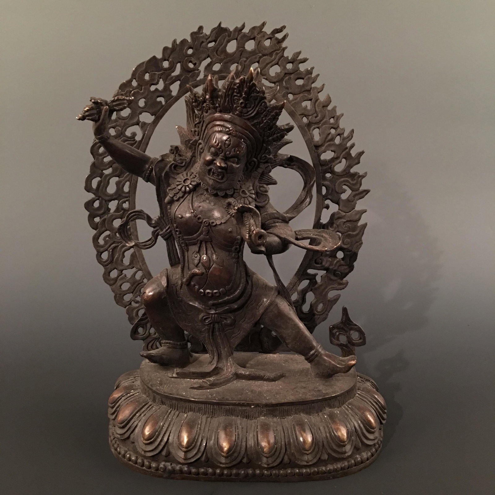 Chinese Bronze Buddha Statue: Chinese Bronze Buddha Statue 12-3/4'' H, 9'' W; 2757 g Shipping: We are able to pack and ship this item to an address in the United States for $ 35 .00 via UPS Ground or USPS Priority Mail. Tracking i