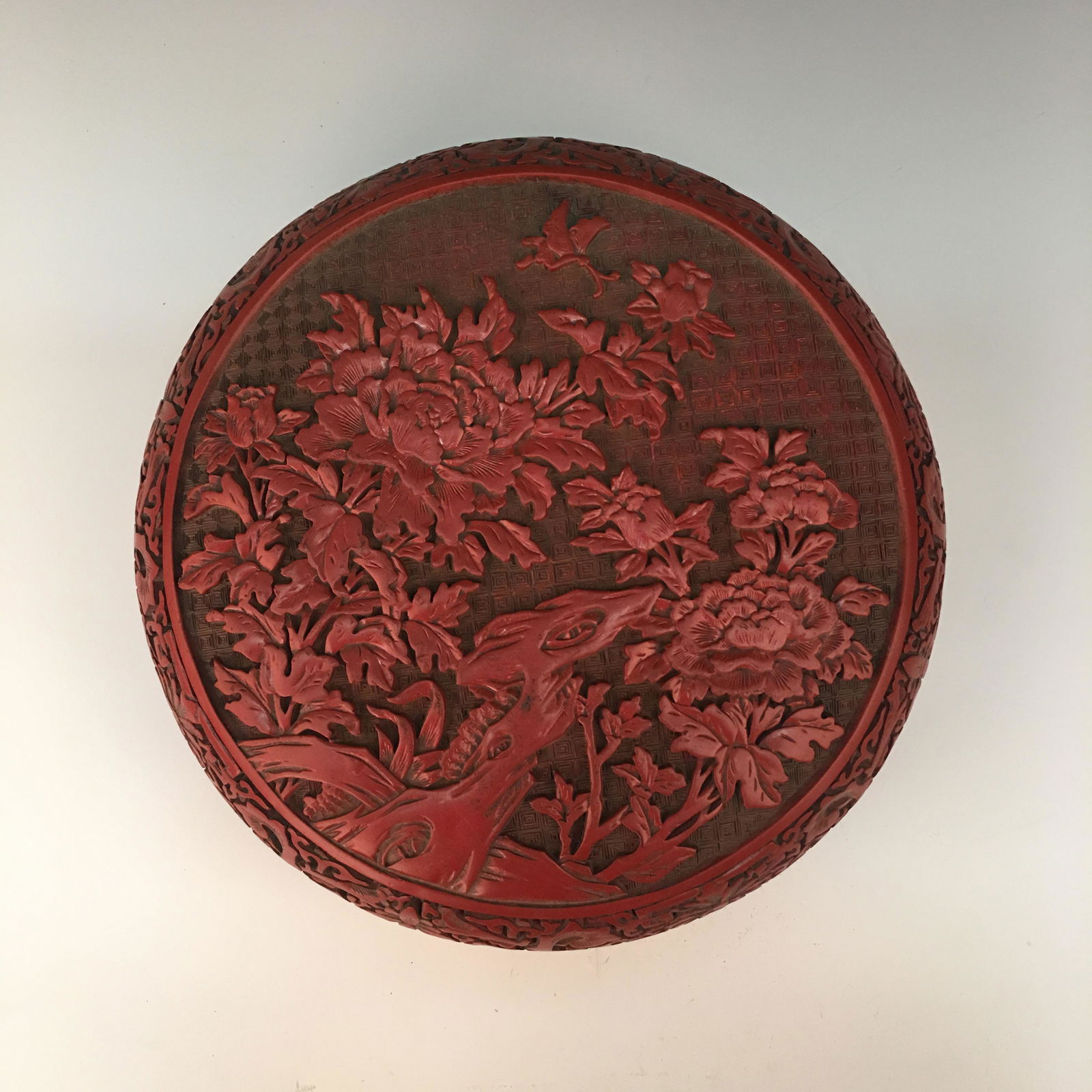 Chinese Lacquare Ware Round Box and Cover (1 of 8)