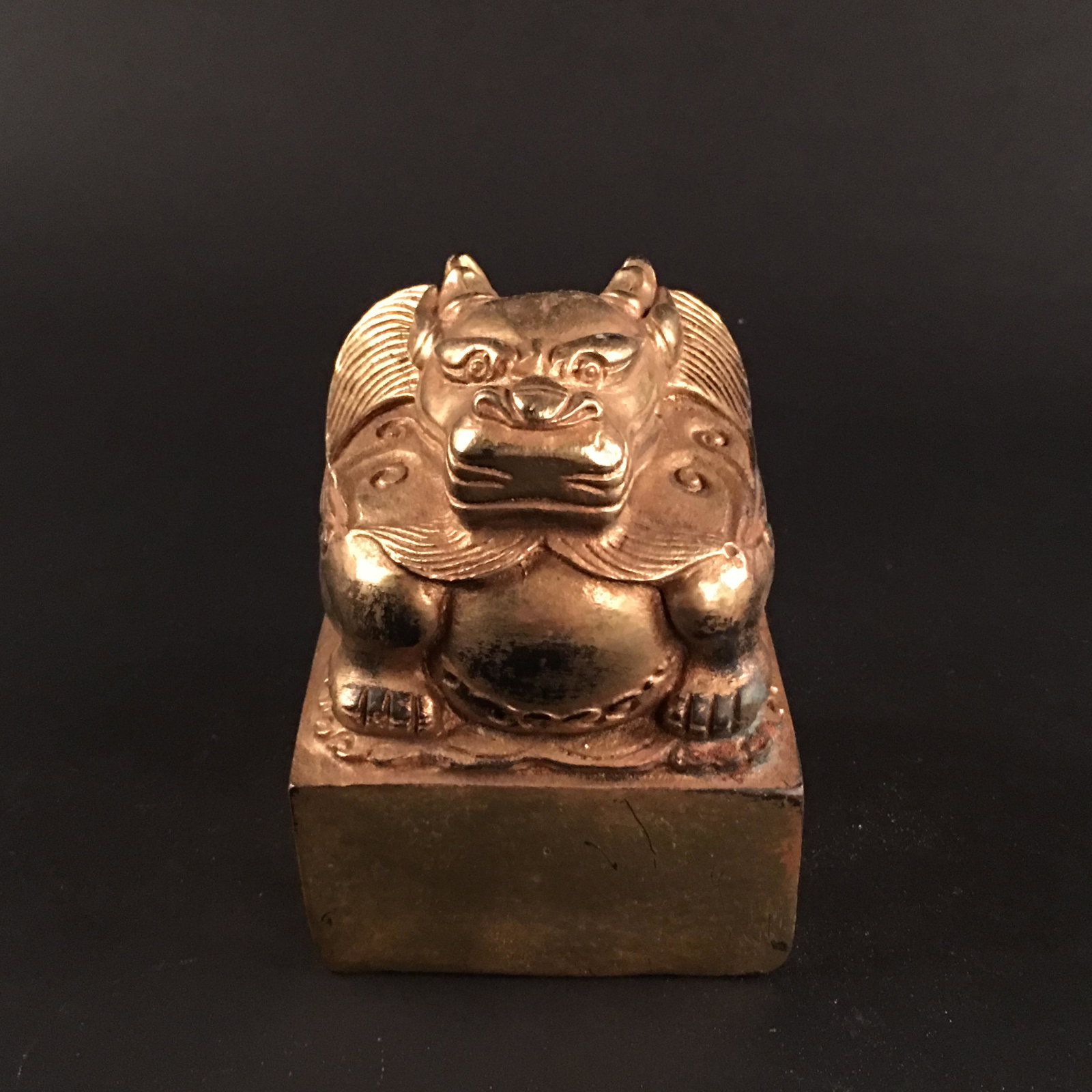 Chinese Gilt Bronze 'Ruishou' Seal 4-1/4'' H, 3-1/4'': Chinese Gilt Bronze 'Ruishou' Seal 4-1/4'' H, 3-1/4'' W; 2297 g Shipping: We are able to pack and ship this item to an address in the United States for $30.00 via UPS Ground or USPS Priority Mail. Tra