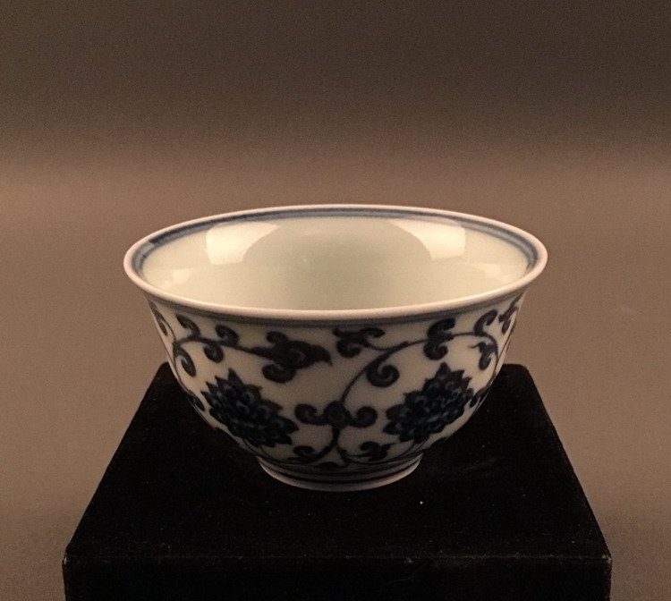 Chinese Fine Blue and White Cup (1 of 4)