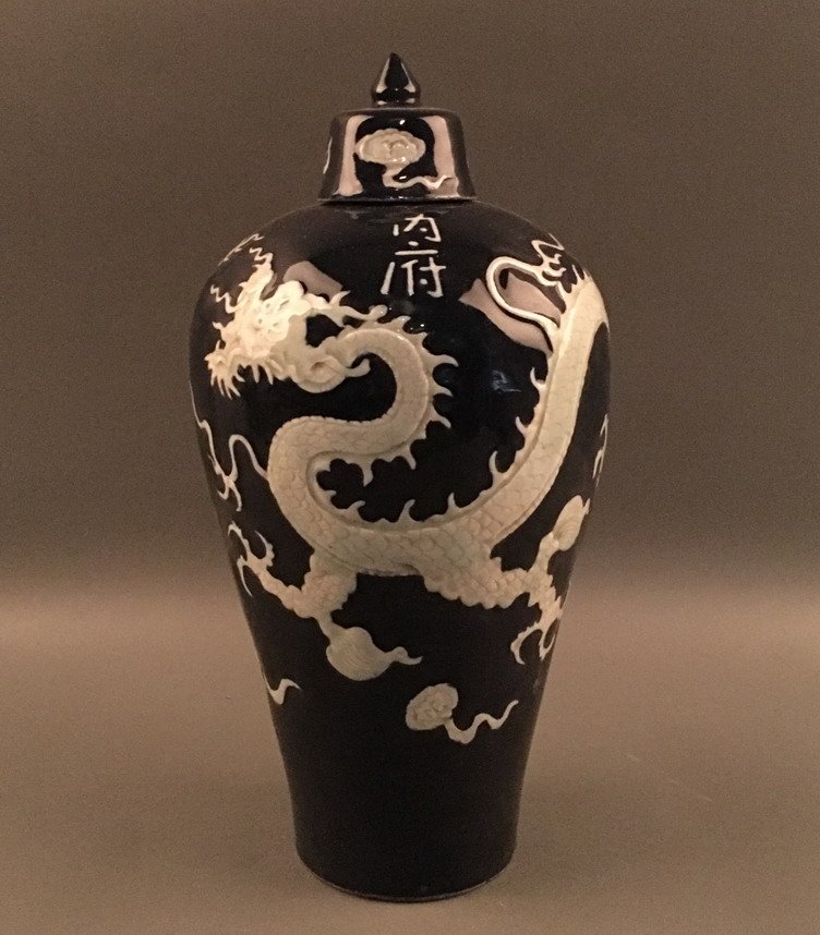 Chinese Blue and White Dragon Covered Vase (1 of 4)