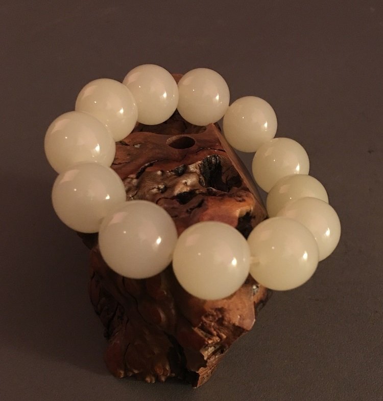 White Jade Bead Bracelet (1 of 3)
