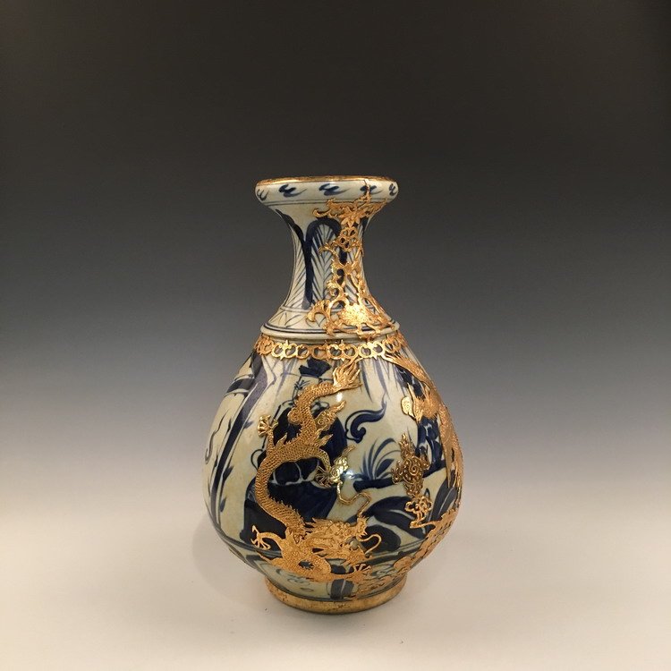 Fine Gilt Dragonand Phoeix Vase (1 of 7)