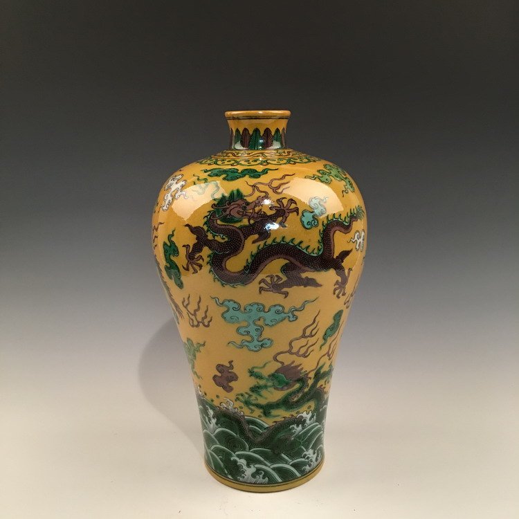 Fine Chinese Dragon Meiping Vase (1 of 9)