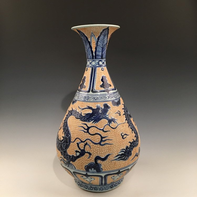 Chinese Blue Dragon Vase (1 of 6)