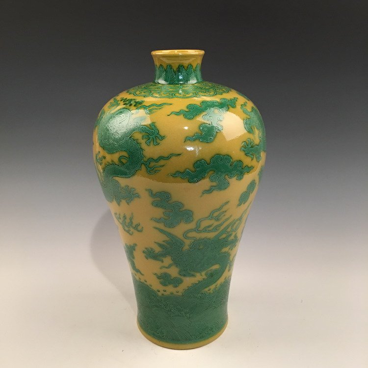 Fine Chinese Green Dragon Meiping Vase (1 of 9)