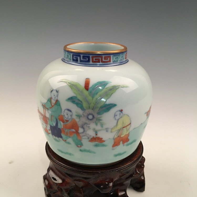 Fine Chinese Doucai Mini Jar (1 of 8)