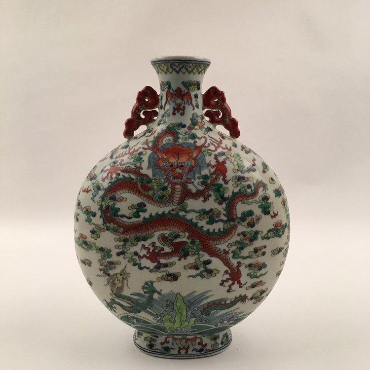 Chinese Wucai Dragon Vase (1 of 7)