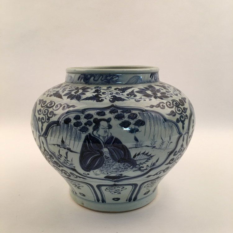 Fine Chinese Blue and Whit Jar (1 of 8)