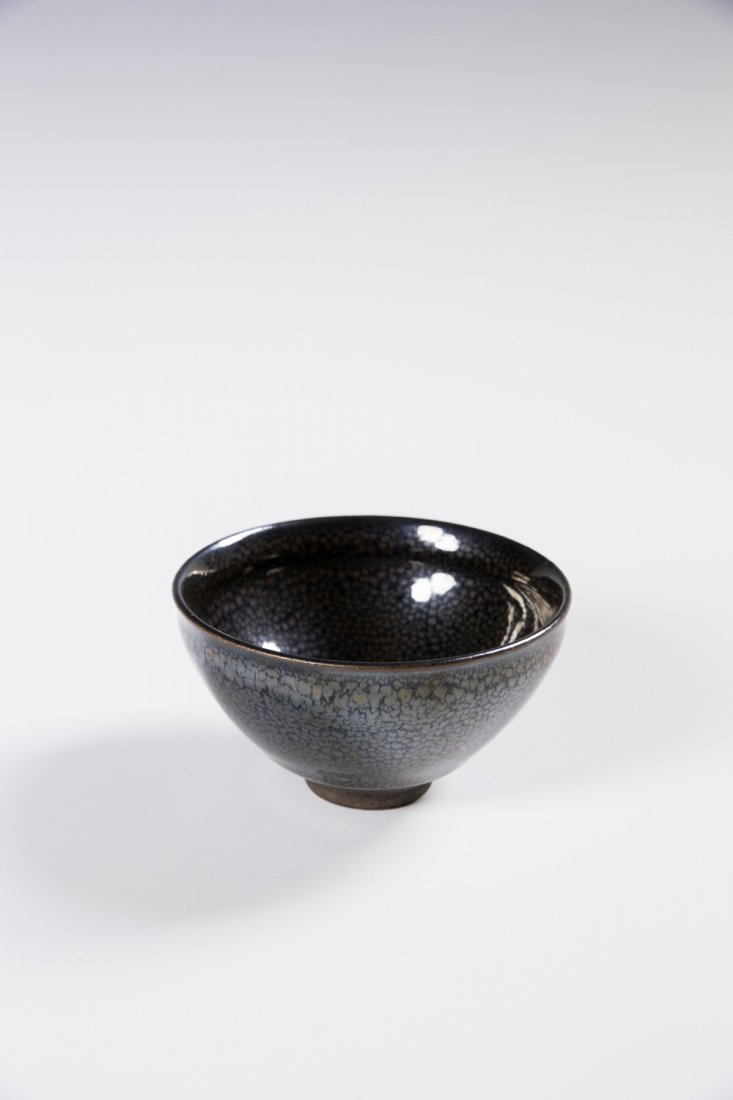 A Chinese ceramic bowl (1 of 4)
