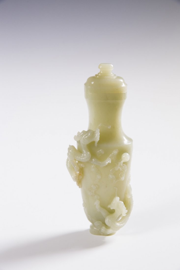 A Chinese lidded jade vase with 2 dragons (1 of 9)
