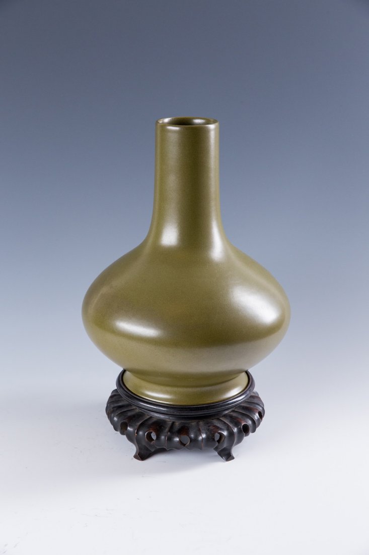 A Chinese tea dust glazed vase (1 of 6)