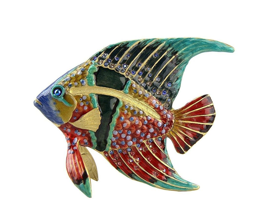JAY STRONGWATER GROTTO MEDIUM TROPICAL FISH MAISIE: JAY STRONGWATERMEDIUM TROPICAL FISHColor: OCEANAName: MAISIEBrand New, NO BoxHandpainted Enamel over metalHand-set MulticolorSwarovski Crystals.3.5" Long x 3.5" Tall x 1.5" WideHandcrafted in USABrand