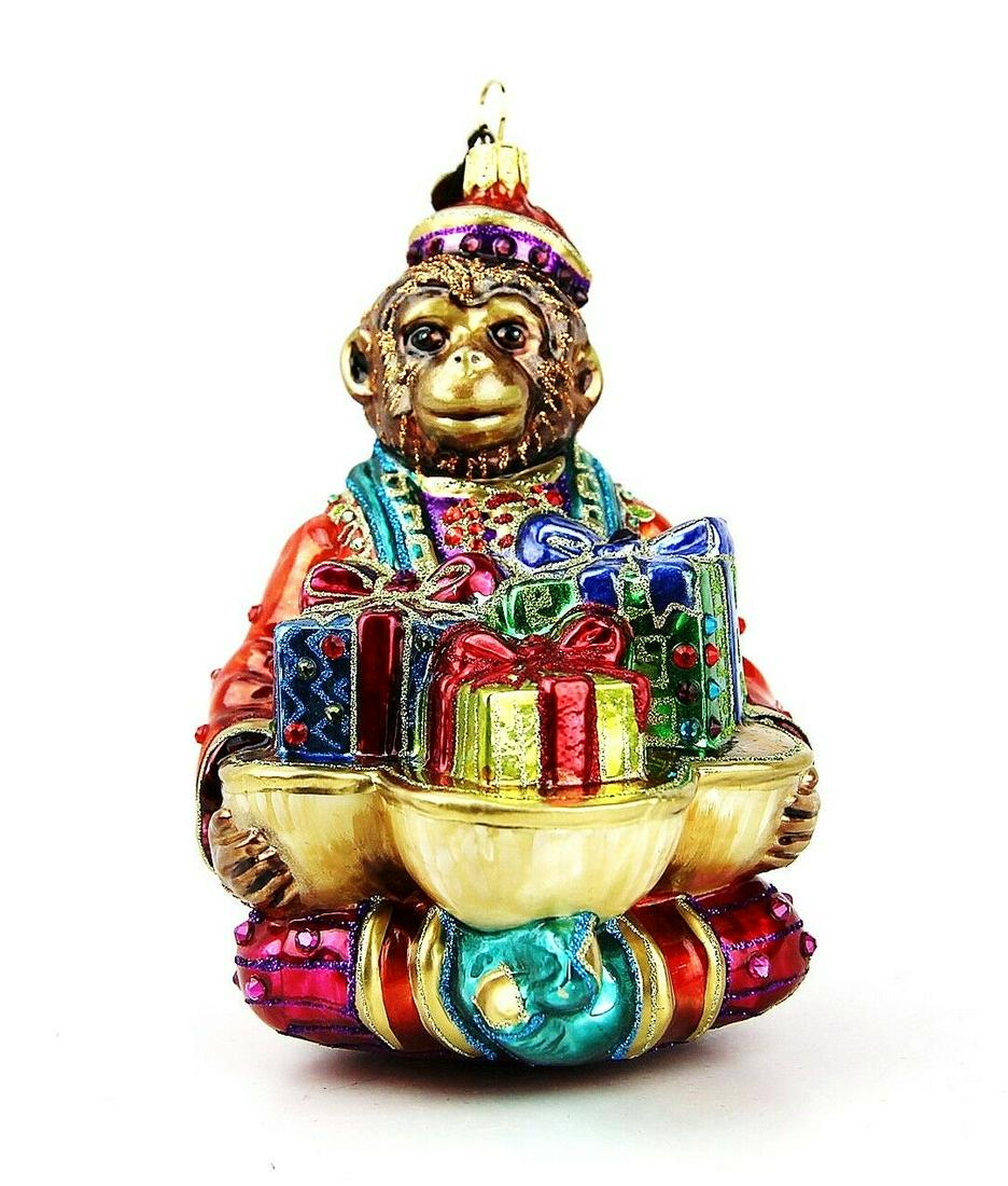 JAY STRONGWATER JUBILEE MONKEY WITH GIFTS GLASS: JAY STRONGWATERMONKEY WITH GIFTS GLASS ORNAMENTColor: JEWELFrom JUBILEE CollectionApprox. 5 1/2" Tall x 3 1/2" Wide x 3 1/2" DeepMade of Glass withMulticolor SWAROVSKI CrystalsSTAND IS NOT INCLUDEDBRA