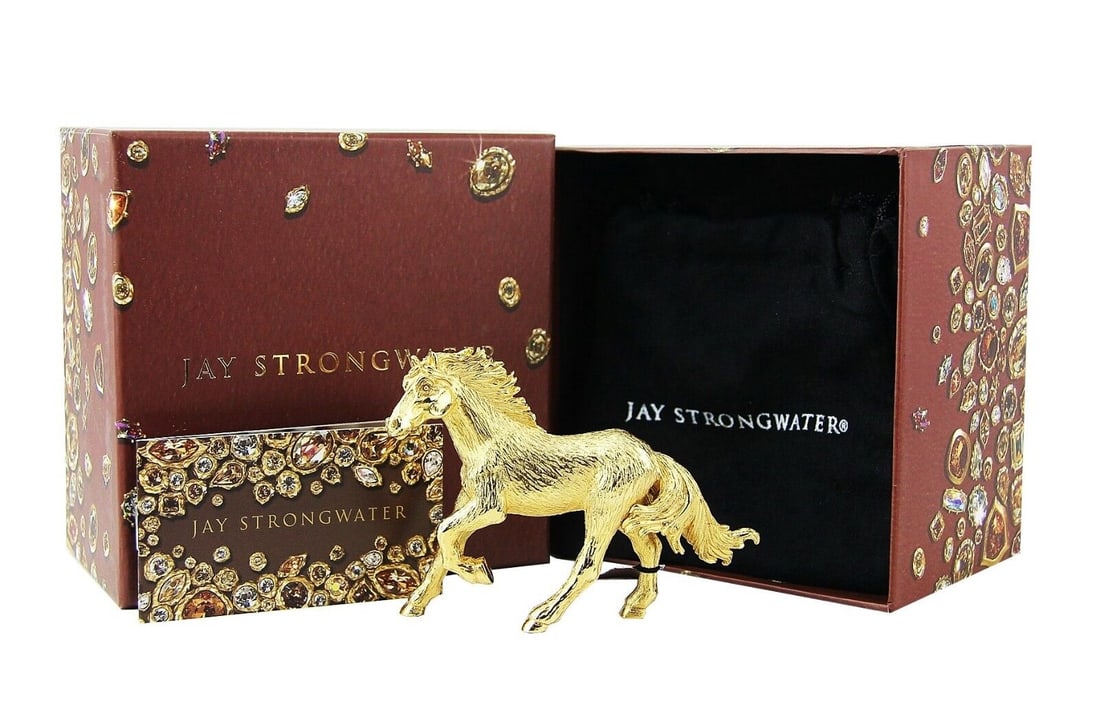 JAY STRONGWATER ANNIE GOLDEN HORSE FIGURINE 18K GOLD PLATED SWAROVSKI: JAY STRONGWATERFrom COMPOSITION CollectionHORSE FIGURINE - GOLDENColor: GOLDName: ANNIE18K Gold Plated4.25" Long x 3" Tall x 1" DeepBrand New, ORIGINAL BOX, DUST BAG