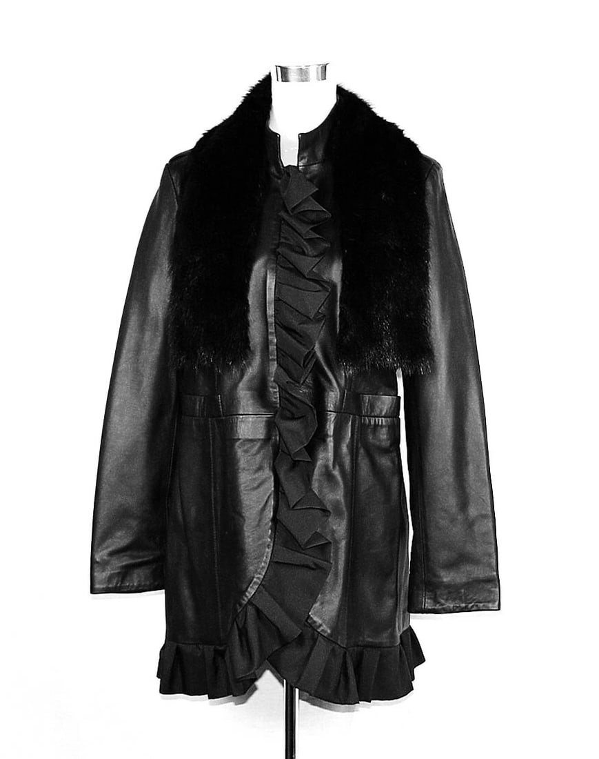 Alexander McQueen 100% BLACK NAPPA LEATHER COAT WITH DECORATIONS & FUR COLLAR EU SIZE 42 NEW 96: Alexander McQueen, British fashion designer and couturier Gorgeous 100% BLACK NAPPA LEATHER COAT WITH DECORATIONS & FUR COLLAR EU SIZE 42 Retail $2850 NEW 96100% Italian Leather - Stock #96COAT Leathe