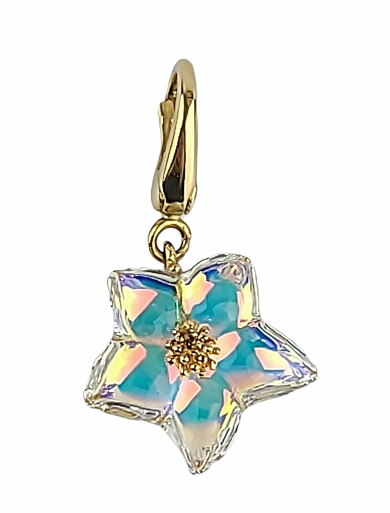BACCARAT Jewelry Blossom Charm 18K Gold Iridescent Crystal: BACCARATMADE IN FRANCEBlossom Charm 18K Gold Iridescent CrystalRetail Price: $625.00Total Lehgth: 33 mmLead Crystal" 18 mm x 6 mm Thick18K Solid Gold NO BOX