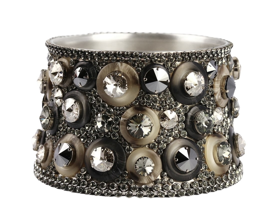 THORSON HOSIER ROSSMORE WINE COASTER SWAROVSKI: Thorson & HosierAmazing High Quality Wine Coaster. Name: ROSSMORE Color: CLEAR & GRAY CRYSTAL, CLEAR & GRAY EXTRA LARGE SWAROVSKI CRYSTALS ALSO NATURAL HORN USED ON IT'S DECORATIONS. 3.25" Tall x 5" O