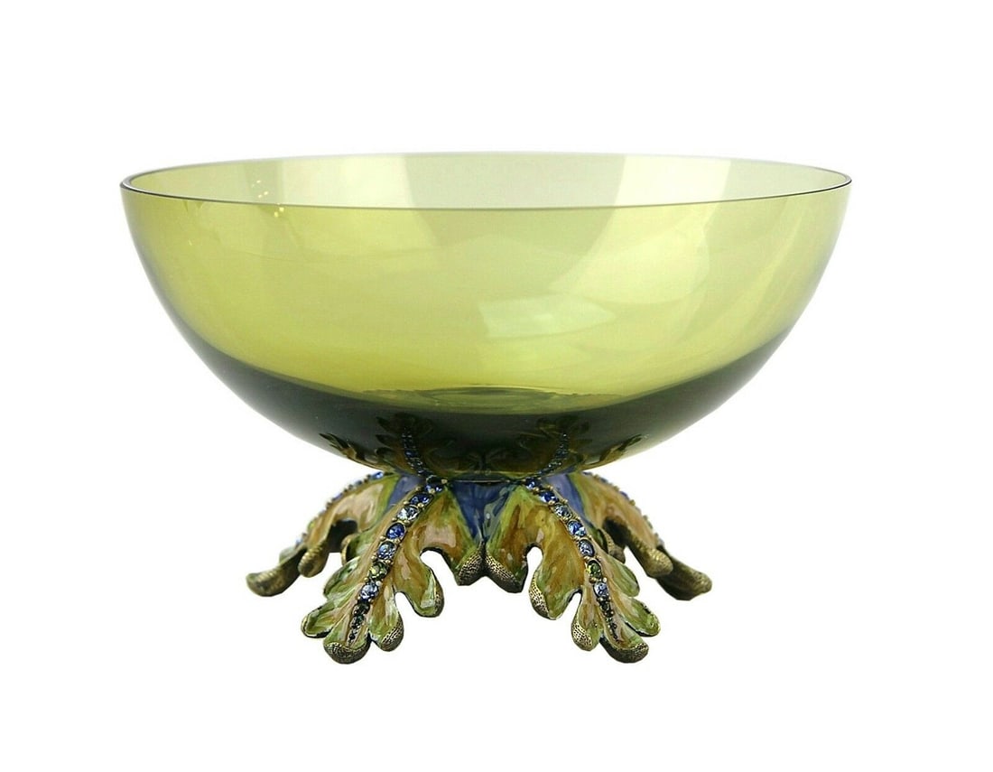 JAY STRONGWATER TUSCANY VINCENZO 6" LEAF BASE BOWL RUSTICO with SWAROVSKI CRYSTALS: JAY STRONGWATER GREEN 6" LEAF BASE LARGE BOWLCollection: TUSCANYName: VINCENZOColor: RUSTICOMade in USAGlass Made in Portugal6" Diameter x 3.75" TallRetail Price: $495.00BRAND NEW, NO BOX.