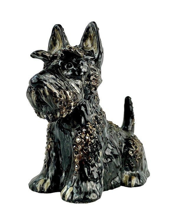 JAY STRONGWATER Seated Scottie Dog Figurine LTD 250 Swarovski Cristals: JAY STRONGWATERSEATED SCOTTIE DOG. MEDIUM FIGURINEBRAND NEW.JEWELED WITH SWAROVSKI CRYSTALS.Limited Edition of Only 250 Ever Made. Color: NATURALHandcrafted.Handpainted Enamel over metalHandset Swarov