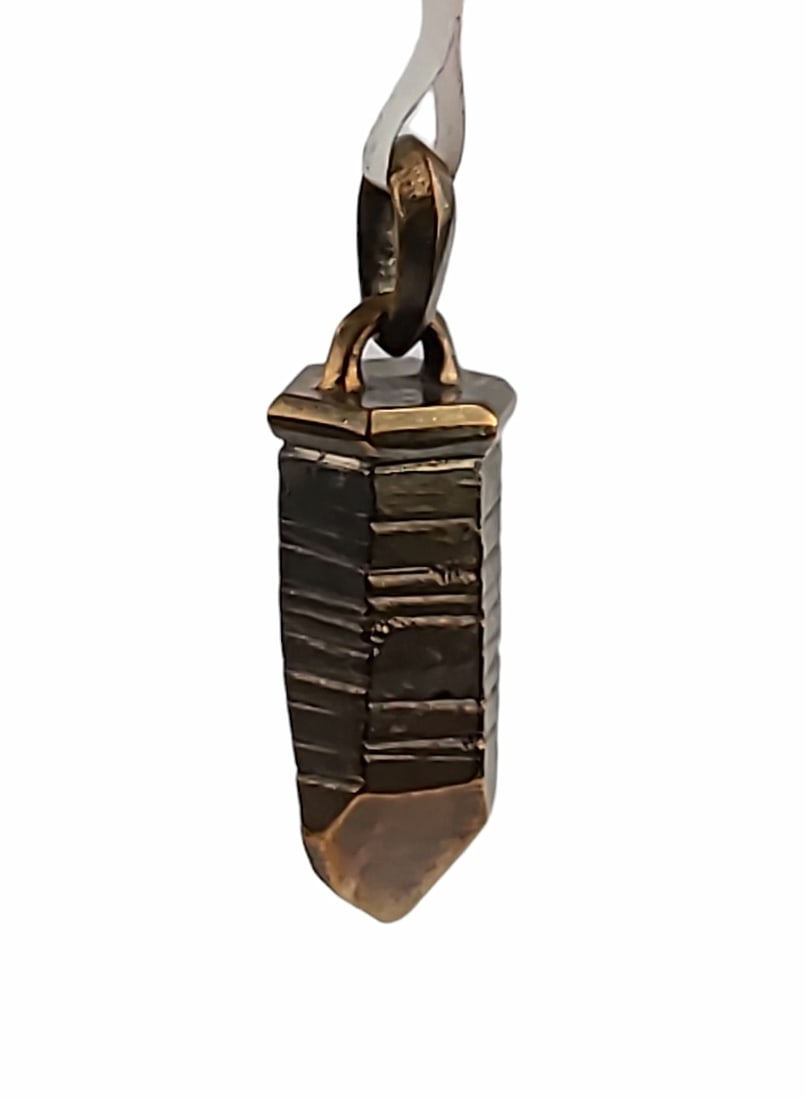 David Yurman Bronze Crystal Pendant Enhancer Small: DAVID YURMANGORGEOUS BRONZE CRYSTAL SMALL ENHANCER PENDANT - # 497MADE OF BRONZENO CHAIN INCLUDED30 mm Long (with bale)25 mm without bale11 mm DiameterORIGINAL BOX, POUCH & POLISHING CLOTH