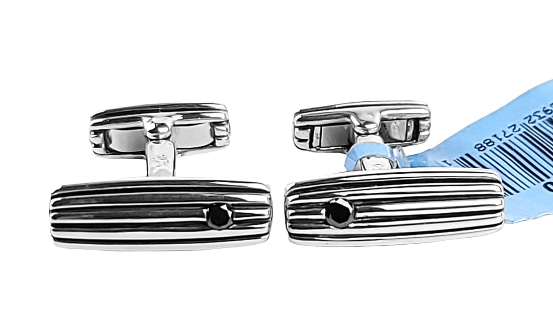 DAVID YURMAN DIAMOND ELONGATED ROYAL CORD CUFFLINKS STERLING SILVER # 422: SUPER RARE!DAVID YURMAN ELEGANT CUFFLINKSELONGATED ROYAL CORD DESIGNWITH FULL CUT BLACK DIAMOND 0.163 CTWBRAND NEW, COMES WITH ORIGINAL BOX, POUCH & POLISHING CLOTH..925 STERLING SILVER.19 mm Long