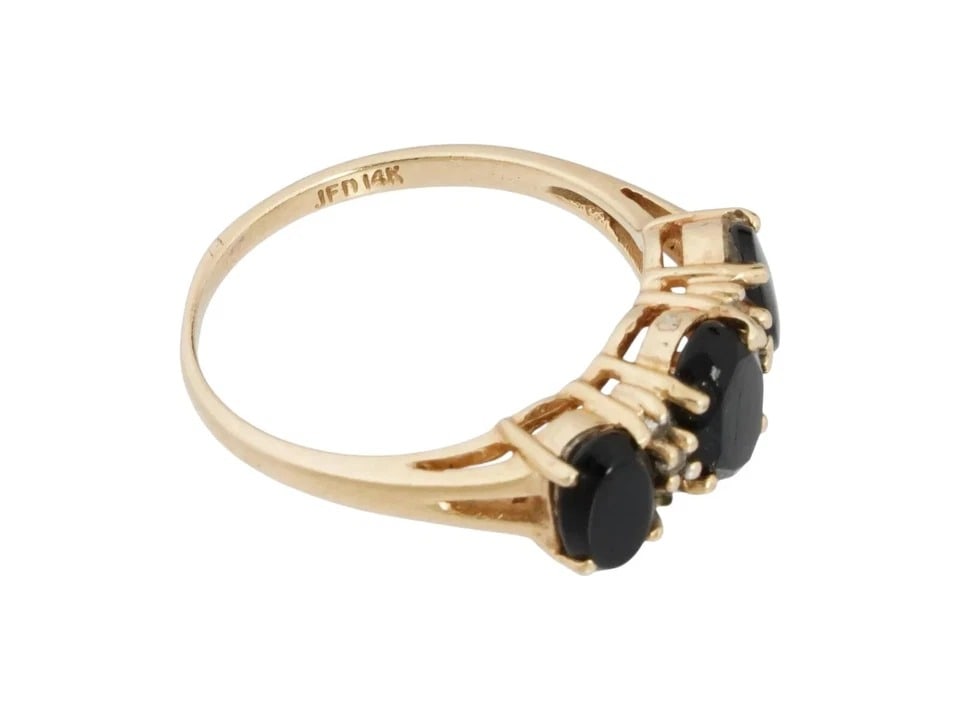 JFD 14K YELLOW GOLD BLACK ONYX DIAMONDS JEWELRY RING, MINT, SIZE 6.5 WEGHT 2.5gm: GORGEOUS JFD 14K YELLOW GOLD BLACK ONYX AND REAL WHITE DIAMONDS JEWELRY RING, MINT CONDITION, SIZE 6.5 WEGHT 2.5 GRAMS.A JFD 14K Yellow Gold jewelry ring. The ring is encrusted with three Black Onyx