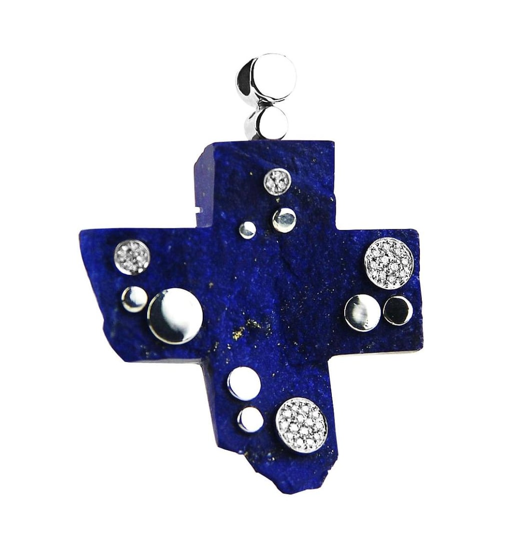 JOHN HARDY SMALL LAPIS LAZULI, STERLING SILVER & DIAMONDS CROSS.- # 5: BRAND NEW IN ORIGINAL BOX & POUCH 100% AUTHENTIC JOHN HARDY SMALL LAPIS LAZULI, STERLING SILVER & DIAMONDS CROSS.- # 5, MADE OF SOLID .925 STERLING SILVER AND GREEN GARNET. Pendant approximately: 40 m