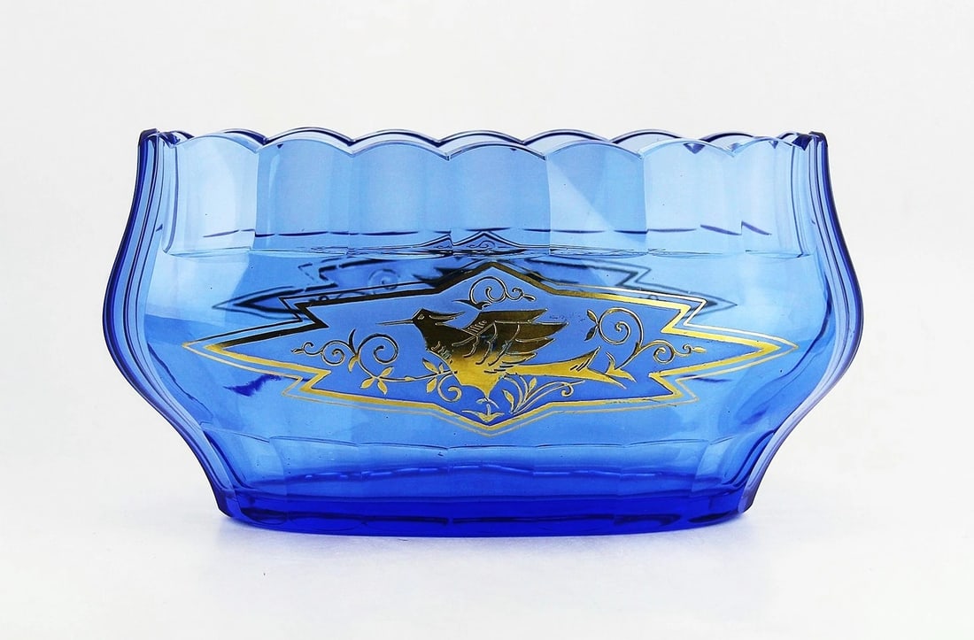 BACCARAT LARGE 9.5" ANTIQUE BLUE & 24K GOLD CRYSTAL BOWL: BACCARAT LARGE ANTIQUE BLUE & 24K GOLD CRYSTAL BOWL. NO BOX. Color: BLUE CRYSTAL, 24K GOLD EXOTIC BIRD DESIGN. There is some gold loss due to age. MADE IN FRANCE 9 1/2" Wide x 5" Deep x 5 1/4" Tall