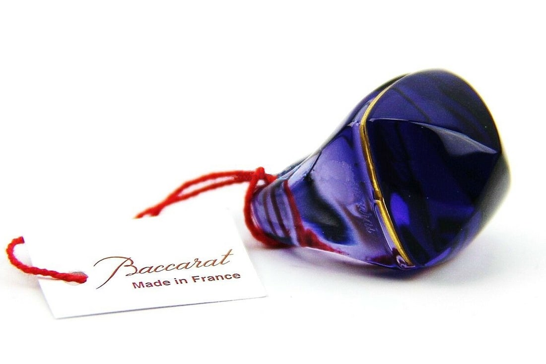 BACCARAT JEWELRY 18K YELLOW GOLD MEDICIS PURPLE RING 52 - 6 US: Made in France BACCARAT18K SOLID YELLOW GOLD DECORATIONMEDICIS PURPLE RINGWith original tag attachedRetail Price $410.00Stone is Full-Lead CRYSTAL "Baccarat" engraved signature on the band.1 1/2" Tall