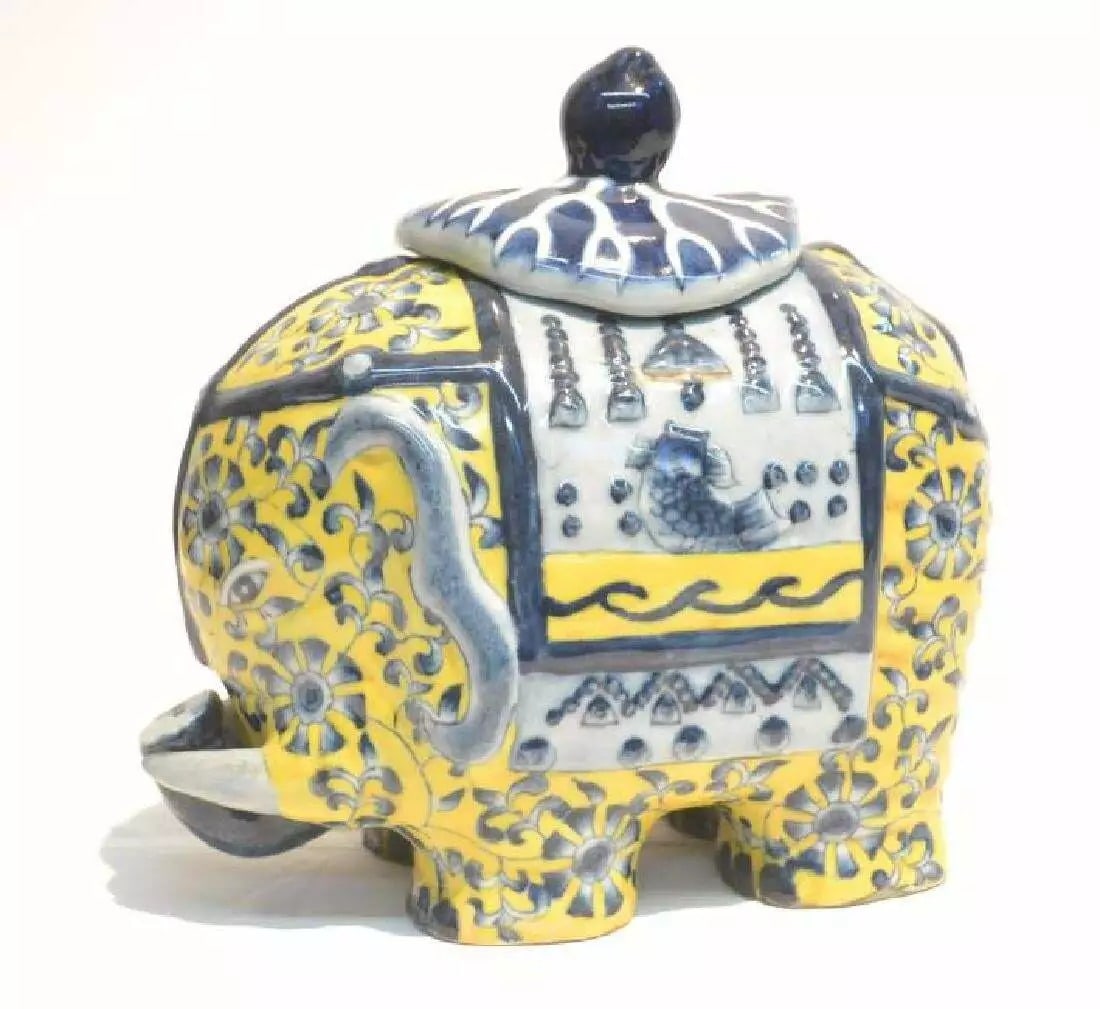 RARE OLD CHINESE FLORAL PORCELAIN ELEPHANT JAR BOX (1 of 11)